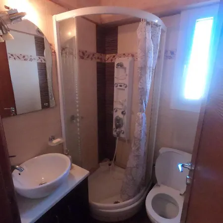 διαμέρισμα για 4 με θέα θάλασσα σε ήσυχη γειτονιά Chalkís