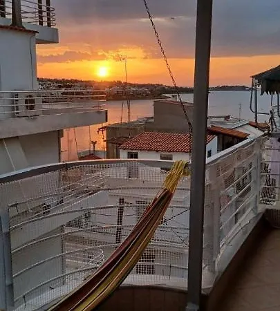 διαμέρισμα για 4 με θέα θάλασσα σε ήσυχη γειτονιά Lägenhet